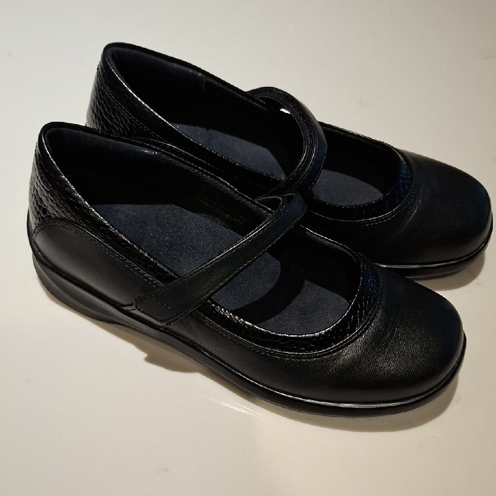 Aetrex Women's Black Genuine Leather Mary Janes w/ Velcro Strap (US 7W/EU 38)